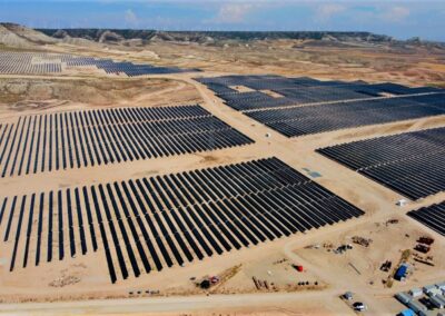 Imagen desde arriba de una de las instalaciones de placas solares.