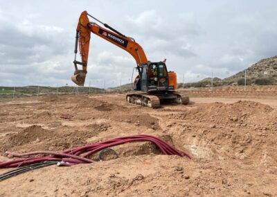 Imagen de una excavadora trabajando en una de las obras